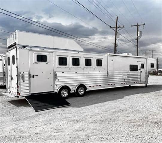 New 2023 4-Star Horse Trailer with Living Quarters