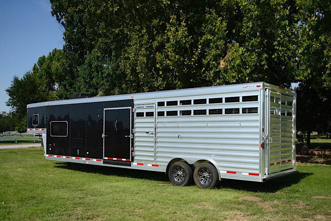 STC 8030, 8032 Living Quarters Horse Trailer