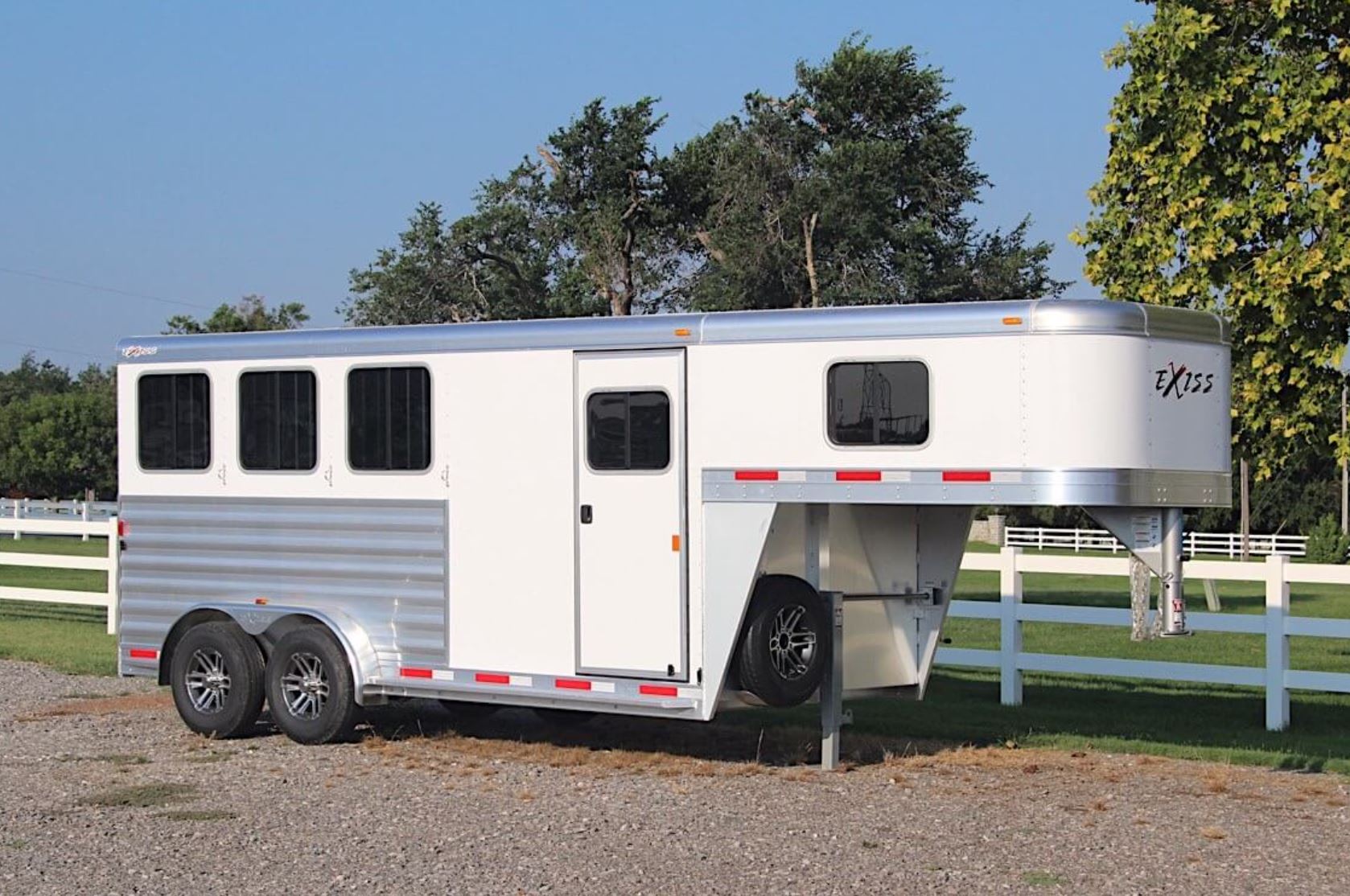 Express GN XT Edition Horse Trailer